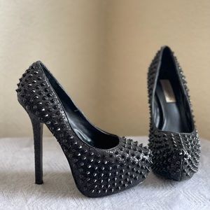 STEVE MADDEN BLACK STUDDED HEELS